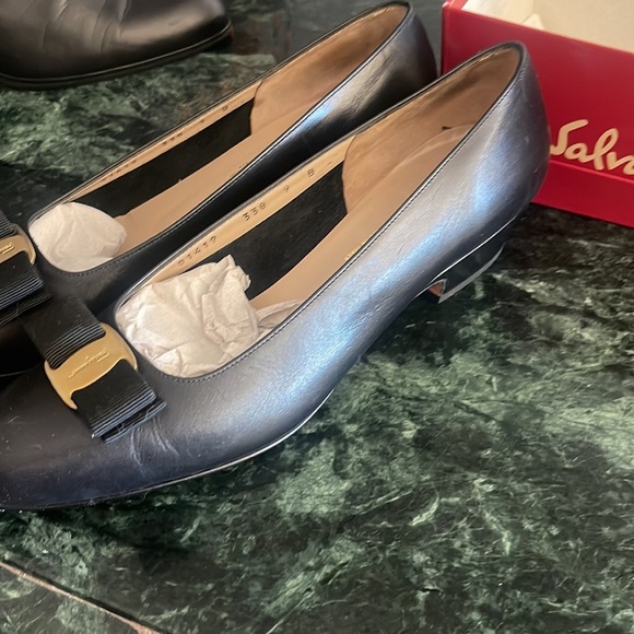 Salvatore Ferragamo gorgeous black - Picture 7 of 8